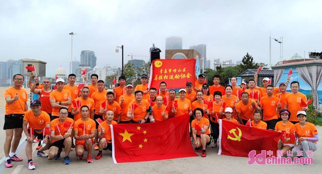 努力向上的铁球